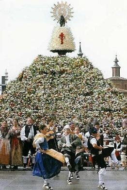 Zaragoza, ofrenda de flores en las fiestas del Pilar